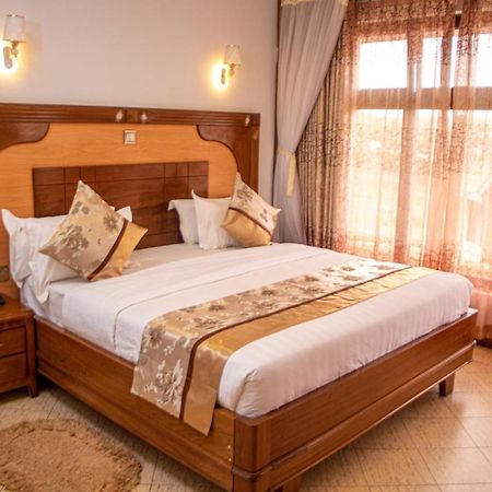 แกรนด์ วินส์ตัน โฮเต็ล Hotel นาคูรู ภายนอก รูปภาพ