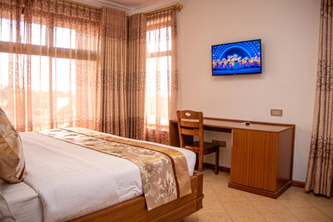 แกรนด์ วินส์ตัน โฮเต็ล Hotel นาคูรู ภายนอก รูปภาพ