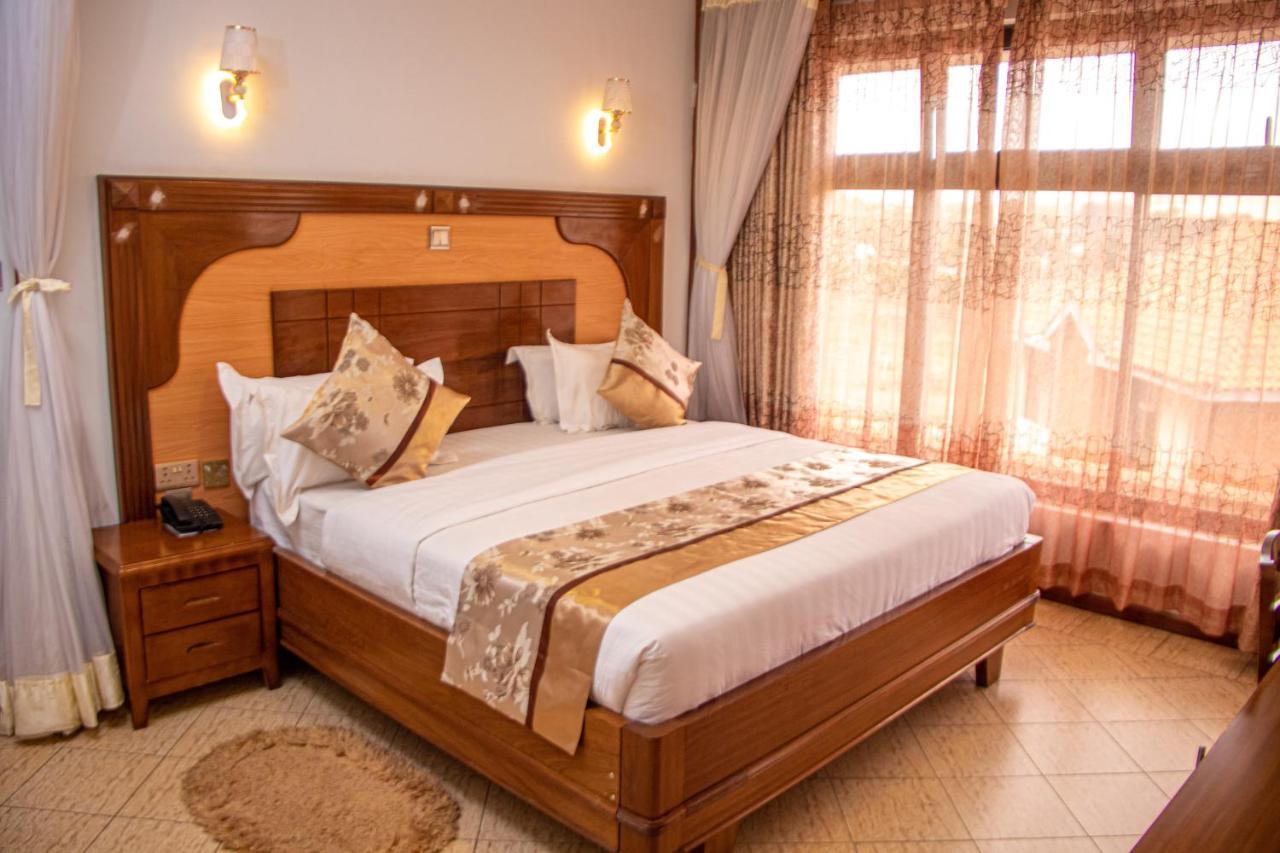 แกรนด์ วินส์ตัน โฮเต็ล Hotel นาคูรู ภายนอก รูปภาพ