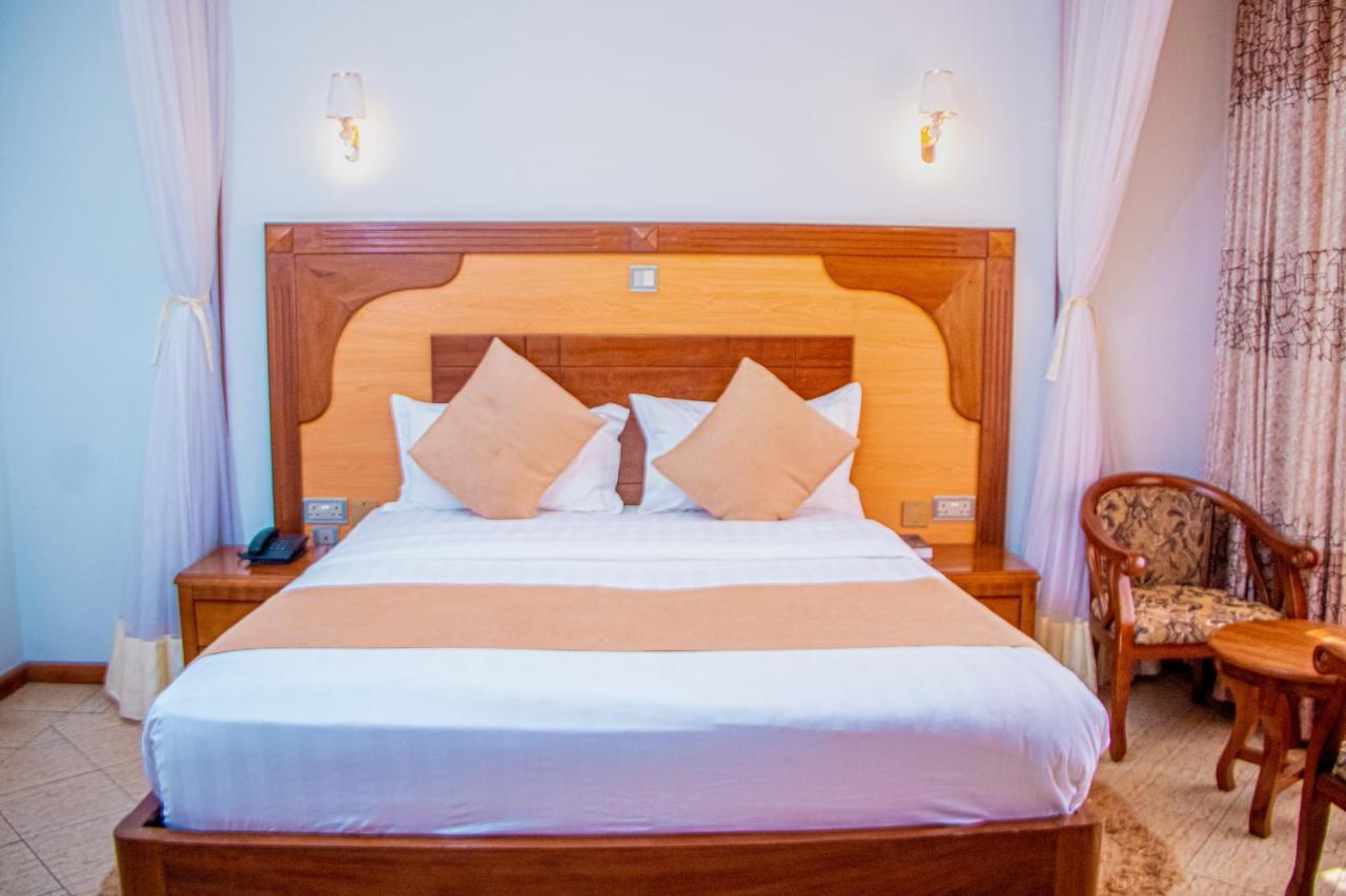 แกรนด์ วินส์ตัน โฮเต็ล Hotel นาคูรู ภายนอก รูปภาพ