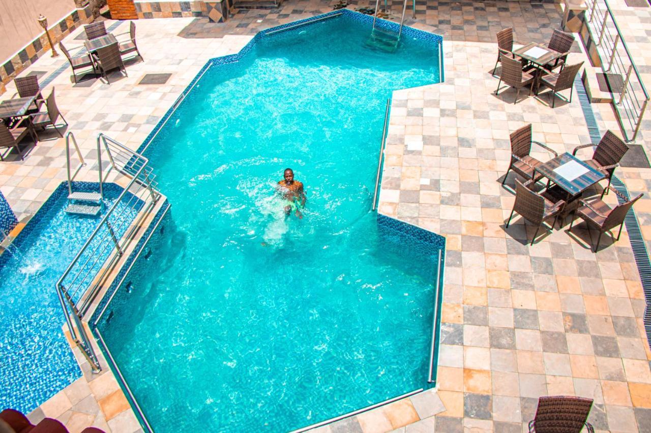 แกรนด์ วินส์ตัน โฮเต็ล Hotel นาคูรู ภายนอก รูปภาพ