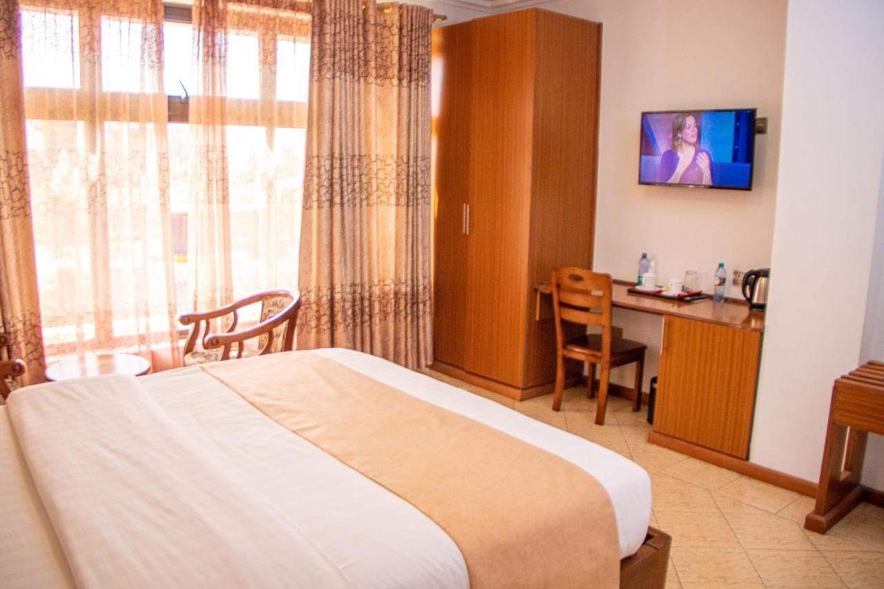 แกรนด์ วินส์ตัน โฮเต็ล Hotel นาคูรู ภายนอก รูปภาพ